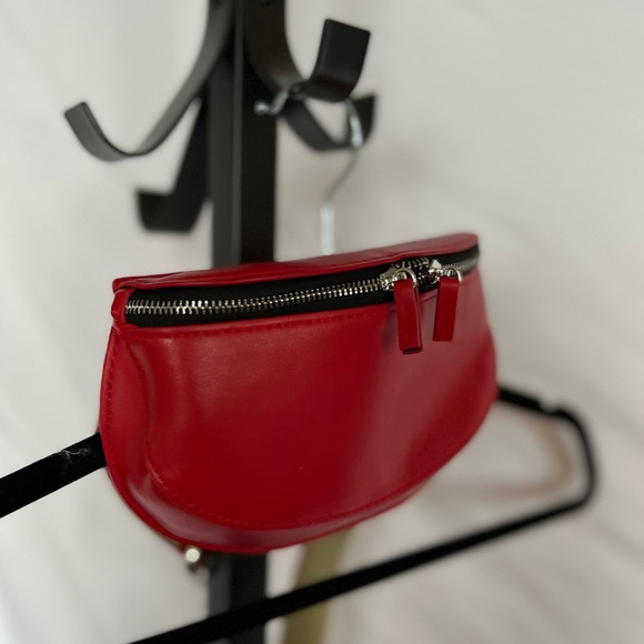 NWOT Never used! Red belt purse/ funny pack - Picture 5 of 14